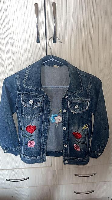Верхняя одежда: Джинсовые куртки на 5-6 лет В отличном состоянии, носили мало так как — 3