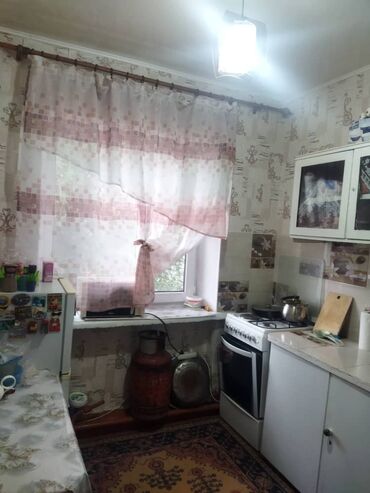 квартира улан: 1 бөлмө, 30 кв. м, 2 кабат, Косметикалык ремонт