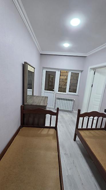 Uzunmüddətli kirayə mənzillər: 3 otaqlı mənzil – mebellə - Geniş və işıqlı zal: spot işıqlandırma — 12
