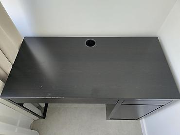 Компьютердик столдор: Продам стол IKEA MICKE размеры 105см х 50см х 75см Есть небольшие — 3