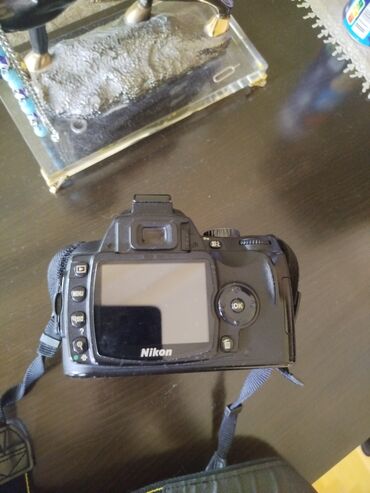 Nikon D-seriyalı DSLR fotoaparat Tamron zoom obyektivlə təchiz
