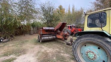 Тюковые пресс-подборщики: Пресс-подборщик тюковый прицепной + трактор-поезд МТЗ (на фото в — 4