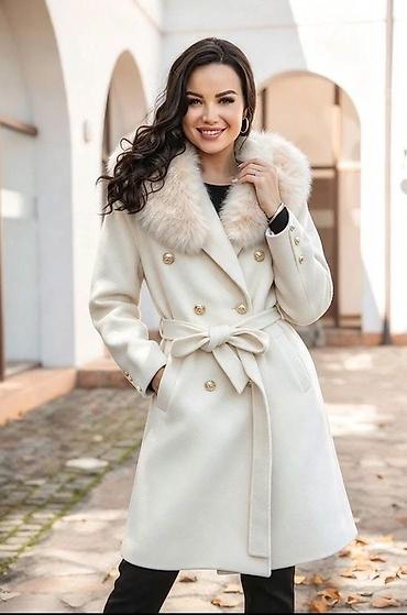 Kaputi: Elegantni ženski kaput sa krznenom kragnom

Kaput: 4500 dinara — 1