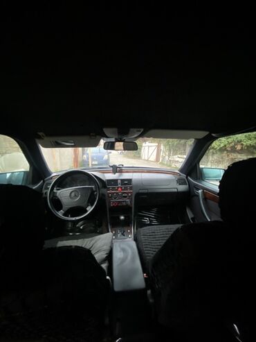 Mercedes-Benz: Mercedes-Benz E-Class: 1.8 l | 1998 il Sedan — 10