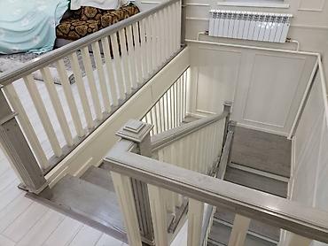 Деревянные лестницы: Деревянная лестница Для дома, Форма лестницы: Г-образная, Стиль: Классический — 27