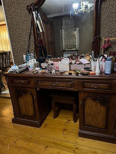 Klassik üslubda yataq otağı mebel dəsti Tərkibi: - Böyük 6 qapılı