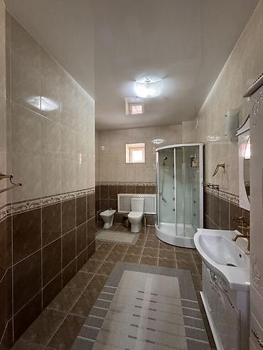 Продажа коттеджей и домов: 🏡Продается 3х этажный ДОМ 🏰 на первой линии улицы Ахунбаева/Тыналиева — 12