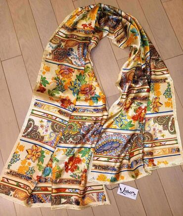 miu miu eynek: Красивый новый шелковый шарф (своя упаковка - целлофан), куплен в