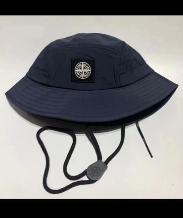 Головные уборы: Панамка Stone Island Цвет: серый, чёрный, бежевый и красный Размер