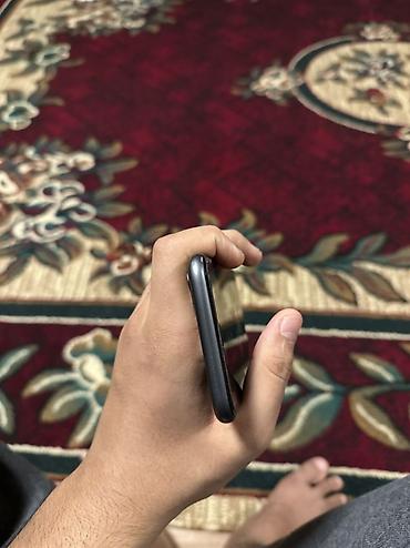 Apple iPhone: IPhone 11, Qara — 7