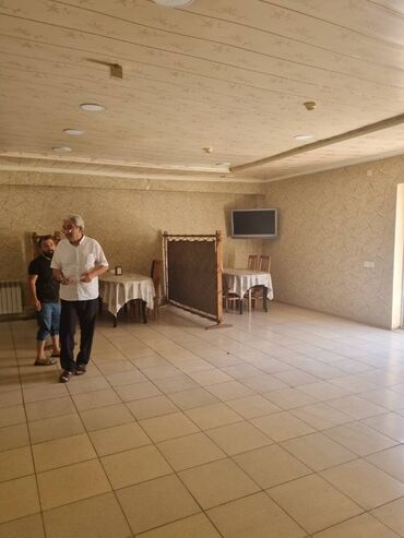 Restoran, kafelər: Yeni Günəşli V massivində yol kənarı,sahəsi 300kv/m olan,(10 sot — 12