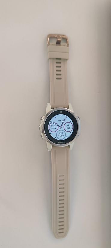 Garmin: Garmin Fenix 5S, бежевый ремешок Спортивные GPS‑часы для бега, вело — 1
