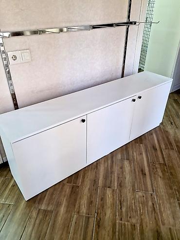canaq şkaflı: Vitrin saxlama dolabı - Dizayn: Minimalist, düz xətli, mat ağ səth — 3
