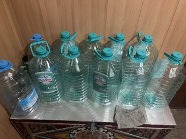 пластиковые емкости: Пластиковые баклажки для воды, в наличий 10л- 11баклажек, 1 баклажка