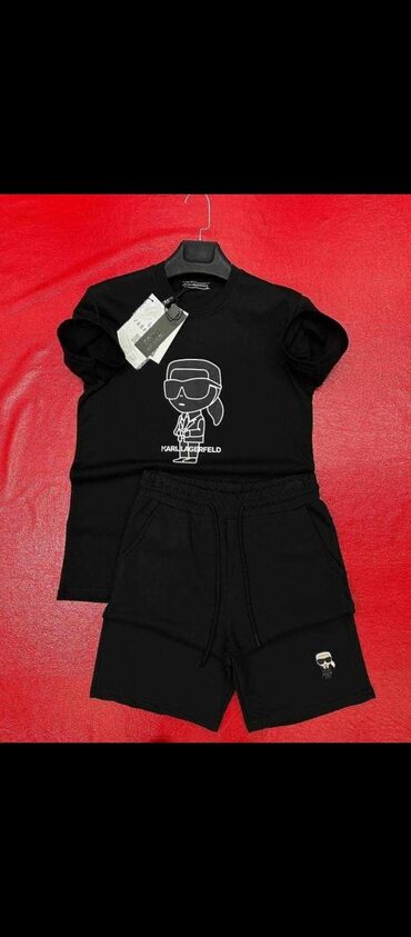 Trenerke: Muski sportski komplet.

Velicine s-xxl. Cena 2800 din — 2