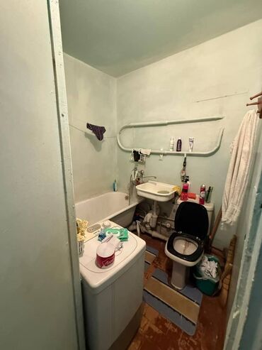 дом в селе садовое: 1 бөлмө, 32 кв. м, 104-серия, 3 кабат, Косметикалык ремонт
