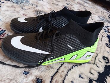 бутса футбол: Бутсы Nike | Размер 39 | Новые | 1750 сом| торг уместен| отлично