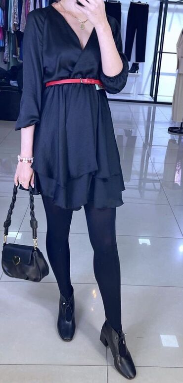черное красивое короткое платье: Вечернее платье, Короткая модель, Шелк, С рукавами, M (EU 38)