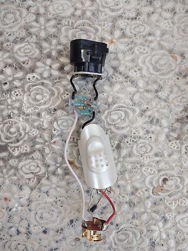 pc monitor: Məhsul: 3 pinli UK fişli elektrik kabeli – IEC C13 — 2