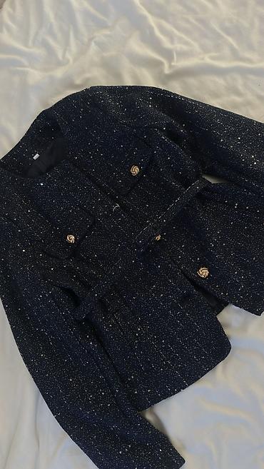 джинсы с подтяжками: Жакет под Zara Жакет из твида темно-синего цвета с эффектом легкого — 3