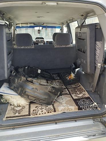 prado farası: Gümüşü rəngdə Toyota Prado SUV avtomobili. Avtomobilin arxa hissəsində — 6