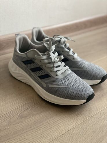 серые спортивные штаны: Спортивные кроссовки Adidas Вьетнам
44,5