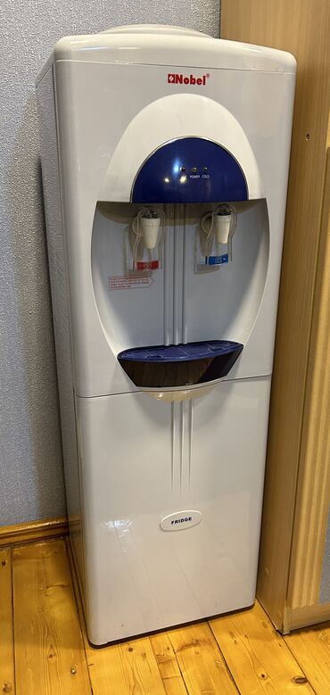 su dispenserləri: Dispenser Döşəməüstü, Su soyutma ilə, İşlənmiş