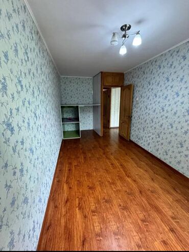 10 мкр квартира: 3 комнаты, 58 м², 104 серия, 2 этаж, Косметический ремонт