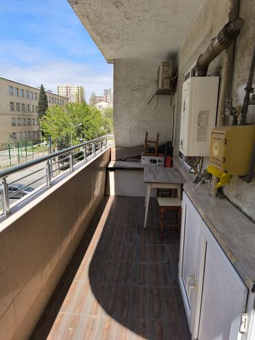 Uzunmüddətli kirayə mənzillər: Geniş və işıqlı mənzil Satilir - Planlama: geniş dəhliz, böyük yataq — 26