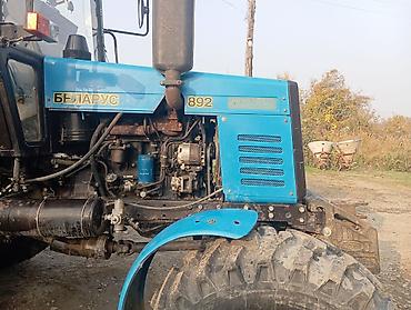 Traktorlar: Belarus MTZ traktoru - Güclü dizel mühərrik, qabaqda balans yükləri — 18