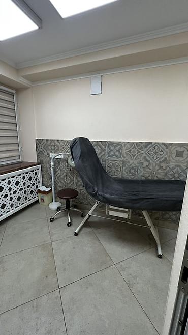 действующий салон красоты: Маникюрный салон 89 м², 4 комнаты, С ремонтом, С оборудованием, Многоэтажное жилое здание, Отдельный вход — 8