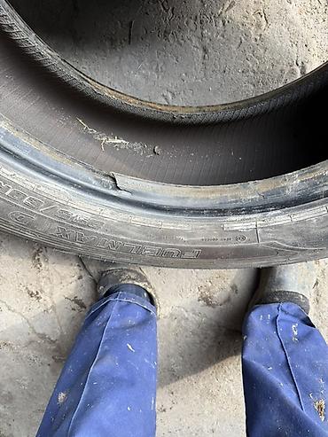 Шины: Комплект грузовых шин (2 шт.) - Размер: ориентировочно 295/60 R22.5 — 11