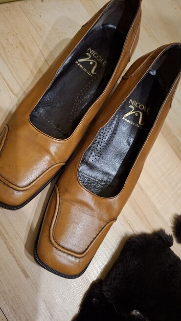 Salonke: Salonke, 36 — 3