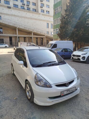 спринтер грузовой продажа: Honda Fit: 2003 г., 1.5 л, Автомат, Бензин, Хэтчбэк