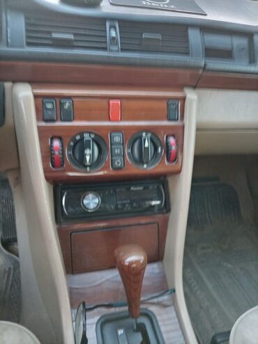 Mercedes-Benz: Mercedes-Benz W124: 2.3 l | 1991 il Sedan — 4