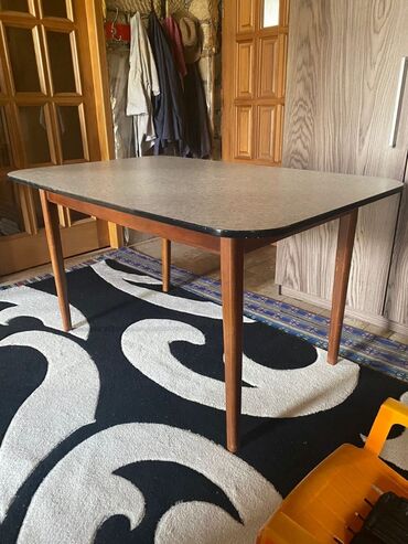 dizüstü masa: Qonaq masası