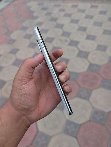 Мобильные телефоны: OnePlus 12, Б/у, 1 ТБ, цвет - Белый, 2 SIM — 5