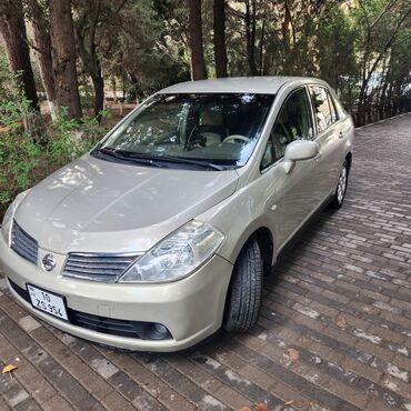 Nissan: Nissan Tiida sedan – gümüşü rəng Texniki xüsusiyyətlər və təchizat: - — 10