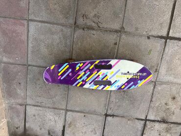 Qaçış trenajorları: Skateboard.Çox az istifadə olunub işlədilmir deyə satıram. Işıqlıdır