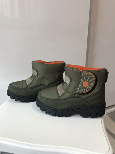 Dečija obuća: NOVO Zimske čizme / duboke cipele za dečaka Br 33-duzina gazista 20,5