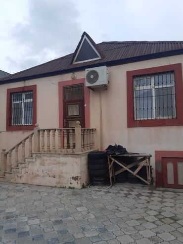 Həyət evləri və villaların satışı: Satılır: həyət evi - Plan: 1 mərtəbə, pilləkənli eyvan və giriş. - — 1