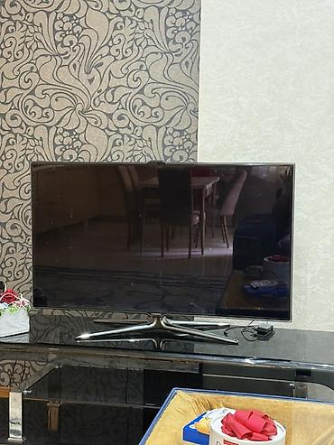tesla tv: Samsung LED televizor, diaqonal təxminən 46–50”. Qara, nazik çərçivəli — 4