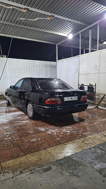 Mercedes-Benz: Mercedes-Benz E 320: 3.2 l | 1995 il Sedan — 6