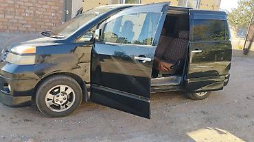 Toyota: Toyota Voxy: 2004 г., 2 л, Автомат, Бензин, Минивэн — 12