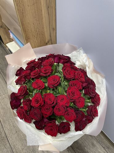 Садовые цветы и кустарники: Саженцы цветка: Розы, Самовывоз