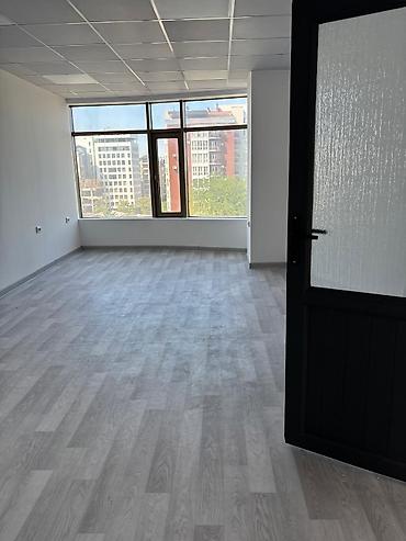 фучика рыскулова: Аренда офисов, 450 м², В бизнес центре, С отдельным входом — 5