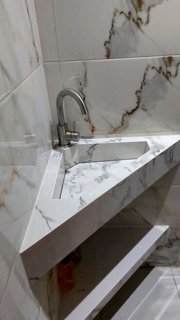 Çanaqlar, tülpanlar: Künc üçün kompak tualet/lavabo həlli – üçbucaq formalı künc lavabosu — 2