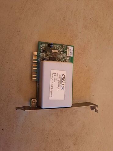 Druga oprema za računare i laptopove: Stari retro modem i adapter za kompjuter.

Nepoznato stanje — 17