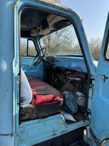 Yük maşınları: Yük maşını – GAZ (kabinə və ön hissə klassik GAZ-53/52 tipli), arxa — 8