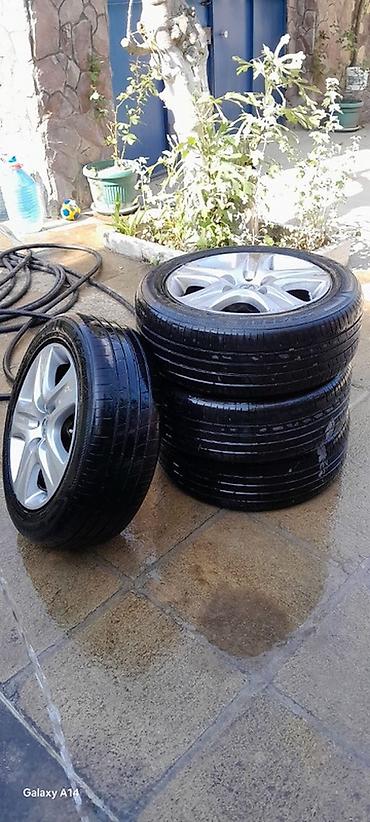 265 60 18 təkər satışı: Hyundai orijinal 15” yüngül lehimli disklərlə birlikdə komplekt təkər — 4